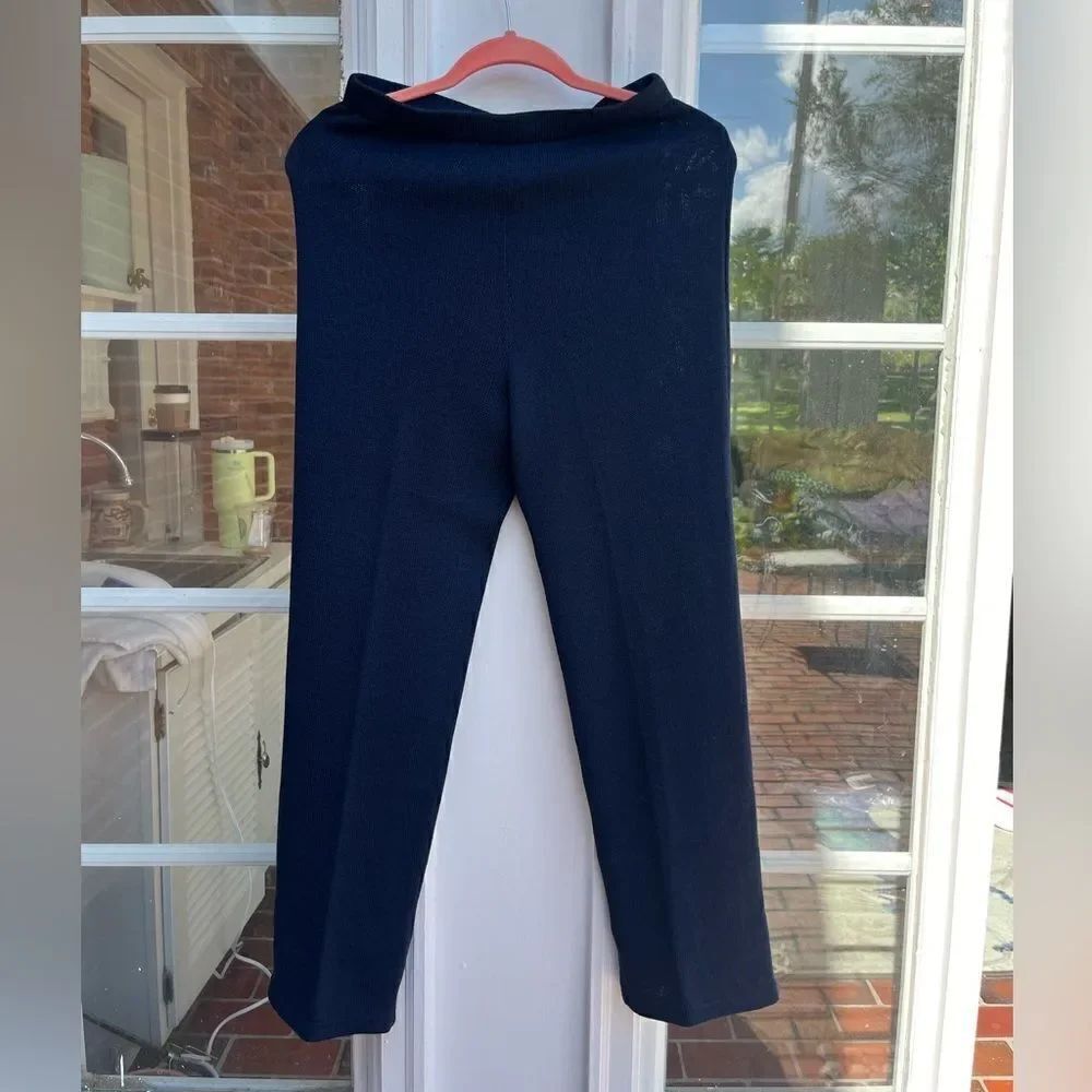 St. John Knit Pants - Picture 2 of 7
